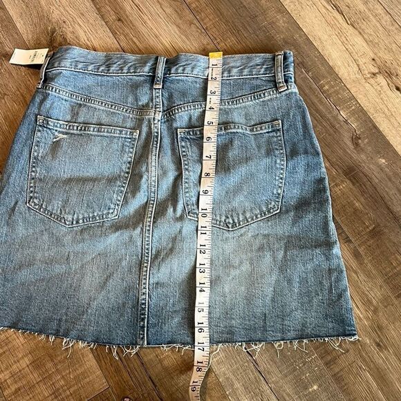 Gap distress jeans skirt size 28 - Picture 3 of 7